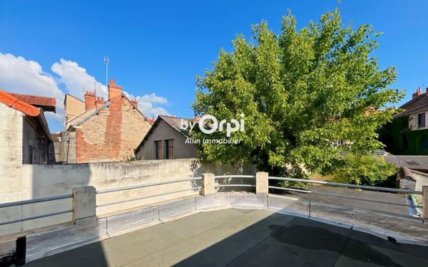 Maison à vendre    5 pièces • 217 m2 Montluçon