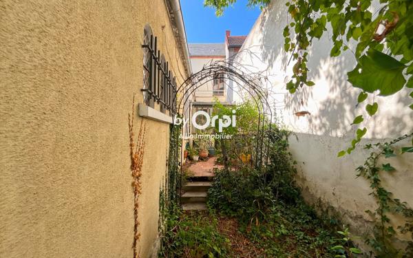 Maison à vendre    5 pièces • 217 m2 Montluçon