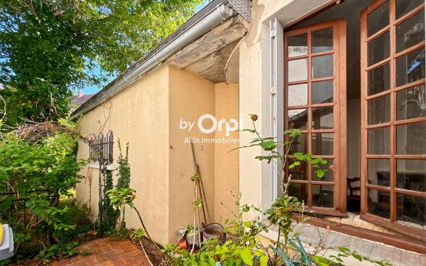 Maison à vendre    5 pièces • 217 m2 Montluçon