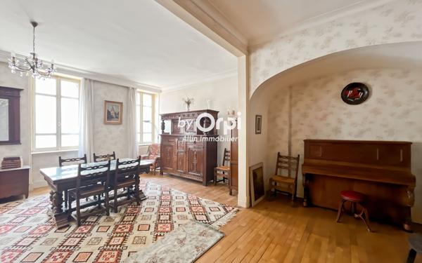 Maison à vendre    5 pièces • 217 m2 Montluçon