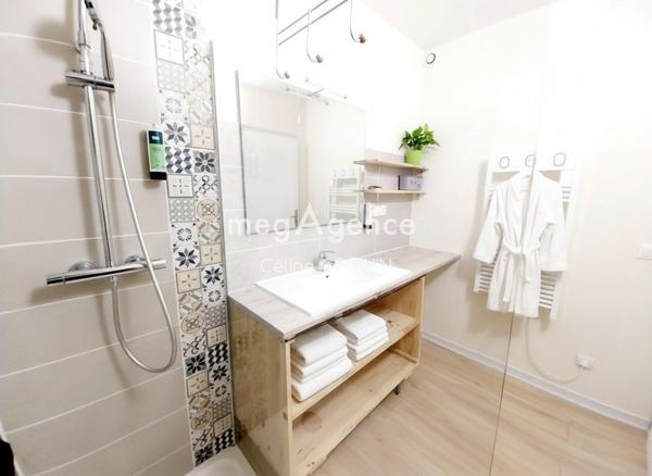 Immeuble à JONZAC, 17500 - 156m²