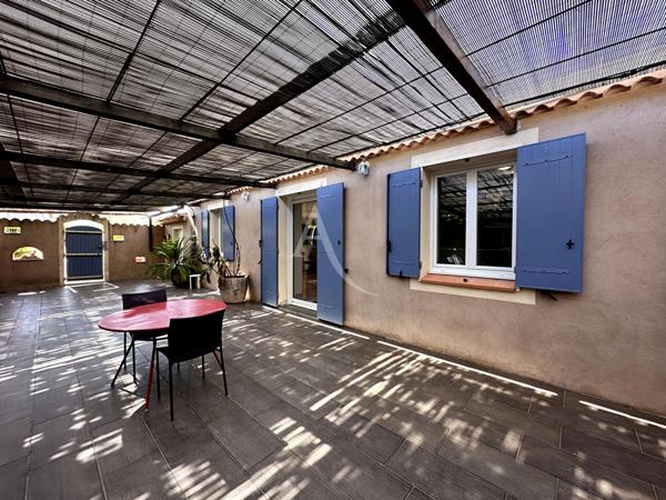DEUX VILLAS AVEC TERRASSES GARAGE DEPENDANCE ATELIER GREOUX LES BAINS