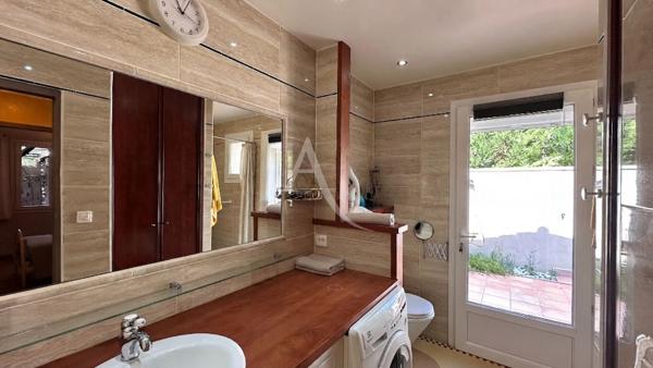 DEUX VILLAS AVEC TERRASSES GARAGE DEPENDANCE ATELIER GREOUX LES BAINS