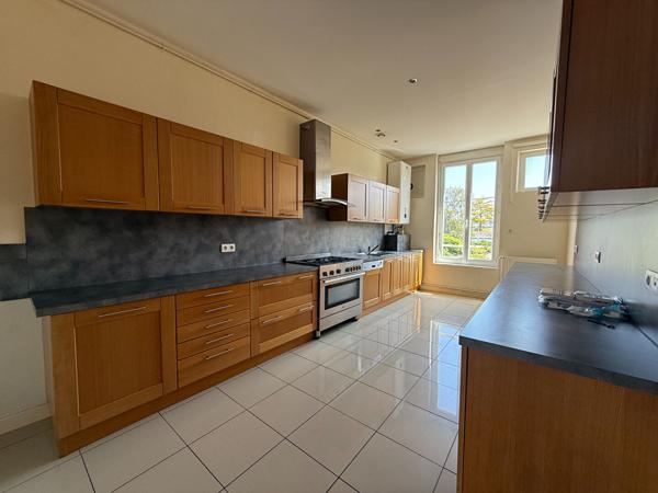 Appartement 4 pièces 156.1 m2