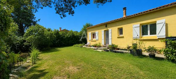VILLA DE PLAIN PIED LUMINEUSE 4 CHAMBRES CERESTE EN LUBERON TERRAIN CLOS GARAGE DEPENDANCE