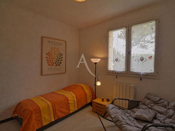VILLA DE PLAIN PIED LUMINEUSE 4 CHAMBRES CERESTE EN LUBERON TERRAIN CLOS GARAGE DEPENDANCE