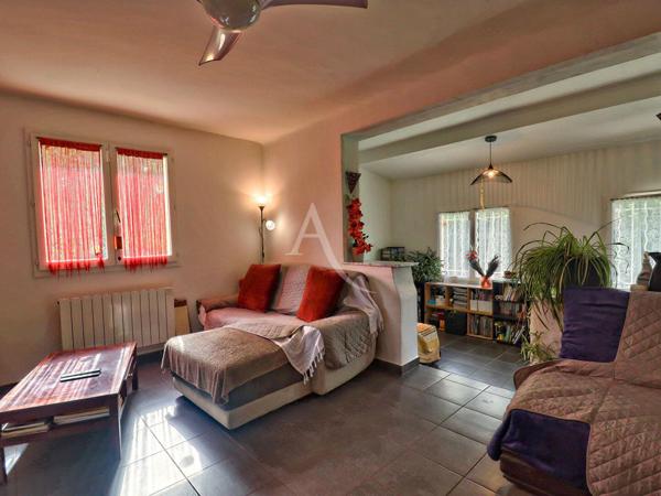 VILLA DE PLAIN PIED LUMINEUSE 4 CHAMBRES CERESTE EN LUBERON TERRAIN CLOS GARAGE DEPENDANCE