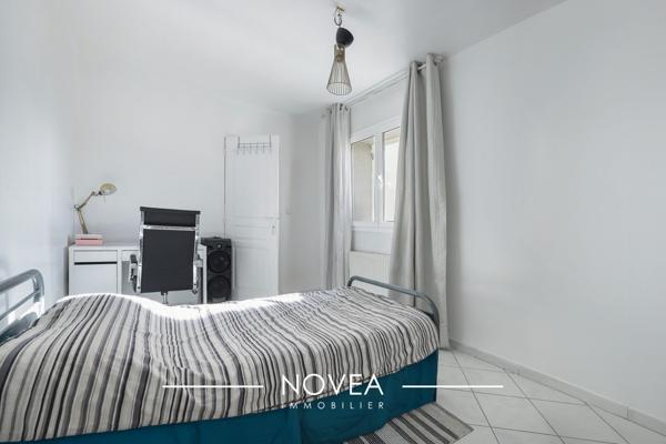 Maison de 185 m2 sur 790 m2 de terrain secteur résidentiel