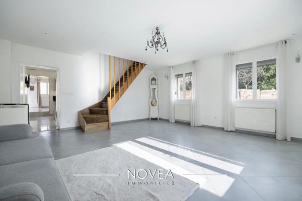 Maison de 185 m2 sur 790 m2 de terrain secteur résidentiel