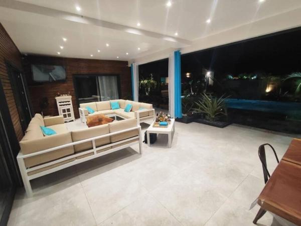 Ensemble immobilier exceptionnel avec piscines à SAINT FRANCOIS (971)