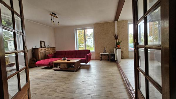 Le Mas-d'Agenais (47430) Grande maison, très lumineuse, 5 chambres, garage.