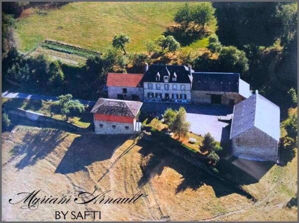 Propriété avec dépendances points d'eau, puits, Terrain d'environ 6 ha