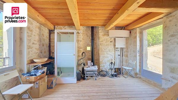 TOUR EN PIERRES AMENAGEE AVEC TERRAIN DE 7 HECTARES ET VUE PANORAMIQUE SUR LA VALLEE DE LA SIAGNE