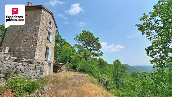 TOUR EN PIERRES AMENAGEE AVEC TERRAIN DE 7 HECTARES ET VUE PANORAMIQUE SUR LA VALLEE DE LA SIAGNE