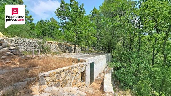 TOUR EN PIERRES AMENAGEE AVEC TERRAIN DE 7 HECTARES ET VUE PANORAMIQUE SUR LA VALLEE DE LA SIAGNE