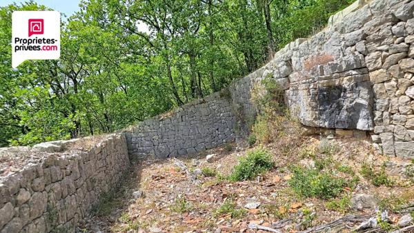 TOUR EN PIERRES AMENAGEE AVEC TERRAIN DE 7 HECTARES ET VUE PANORAMIQUE SUR LA VALLEE DE LA SIAGNE