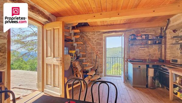TOUR EN PIERRES AMENAGEE AVEC TERRAIN DE 7 HECTARES ET VUE PANORAMIQUE SUR LA VALLEE DE LA SIAGNE