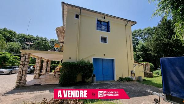 Besse Sur Issole Propriété 9 pièce(s) 237 m2 piscine terrain clos