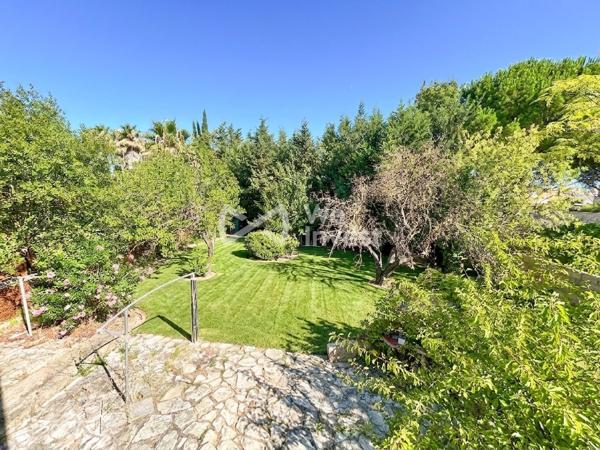VILLA T6 LATTES CENTRE - FORT POTENTIEL POUR INVESTISSEUR OU PROJET DE RENOVATION