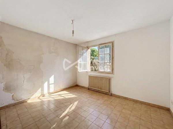 VILLA T6 LATTES CENTRE - FORT POTENTIEL POUR INVESTISSEUR OU PROJET DE RENOVATION