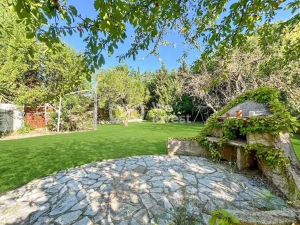 VILLA T6 LATTES CENTRE - FORT POTENTIEL POUR INVESTISSEUR OU PROJET DE RENOVATION