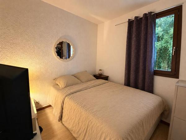 Appartement traversant en rez-de-jardin avec jardin privatif, piscine et parking - Cavalaire-sur-Mer