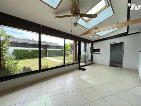 MAISON DE LOTISSEMENT avec 2 garages