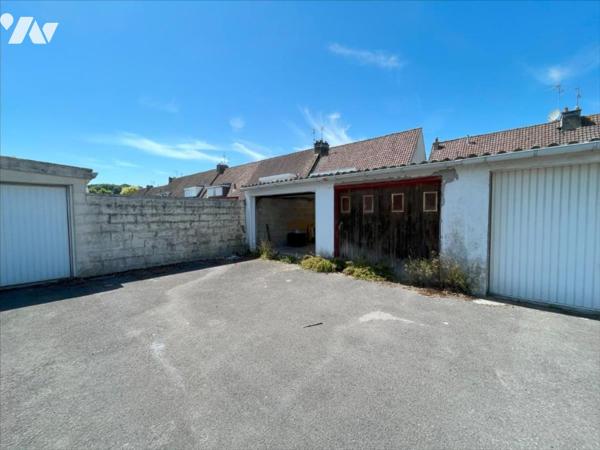MAISON DE LOTISSEMENT avec 2 garages