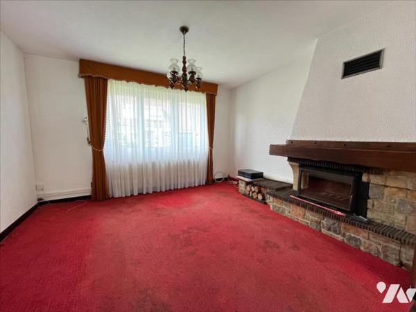 MAISON DE LOTISSEMENT avec 2 garages