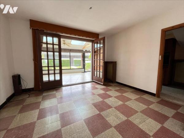 MAISON DE LOTISSEMENT avec 2 garages