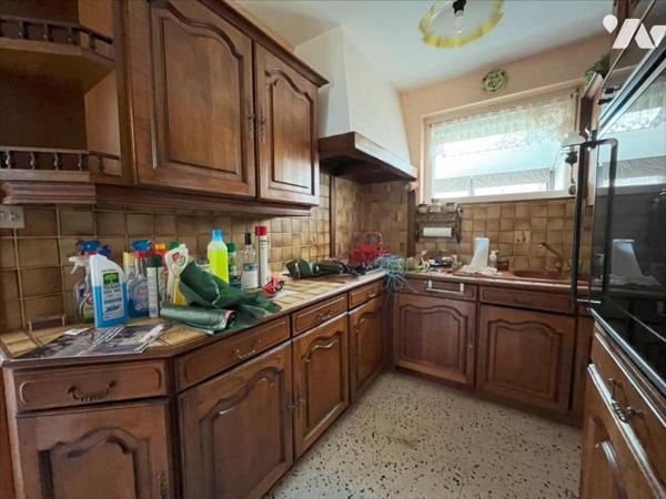 MAISON DE LOTISSEMENT avec 2 garages