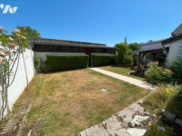 MAISON DE LOTISSEMENT avec 2 garages
