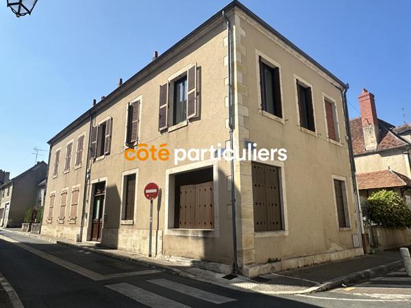 Vente Immeuble250 m² - 10 Pièces - SAINT AMAND MONTROND (18200)