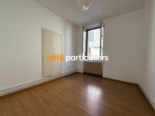 Vente Immeuble250 m² - 10 Pièces - SAINT AMAND MONTROND (18200)