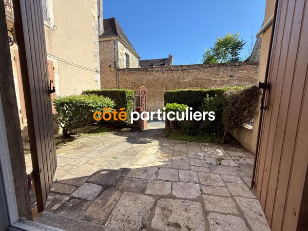 Vente Immeuble250 m² - 10 Pièces - SAINT AMAND MONTROND (18200)