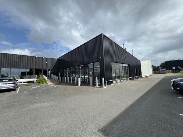 A LOUER : local commercial 450 m2 - Saint HERBLAIN