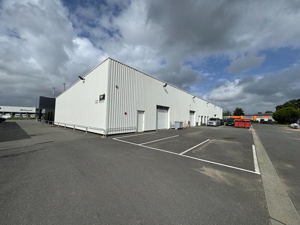 A LOUER : local commercial 450 m2 - Saint HERBLAIN