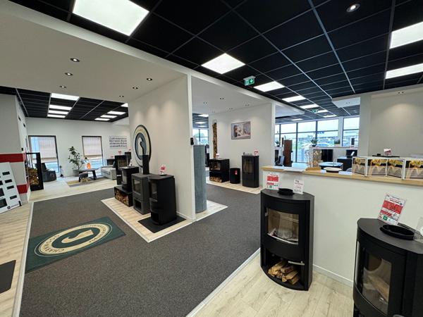 A LOUER : local commercial 450 m2 - Saint HERBLAIN
