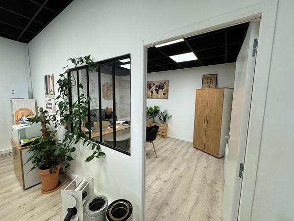 A LOUER : local commercial 450 m2 - Saint HERBLAIN