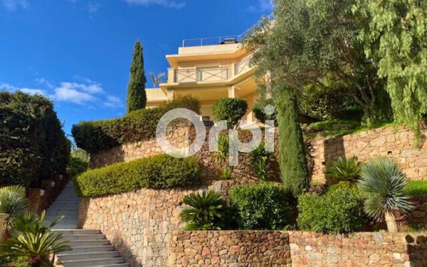 Maison à vendre    4 pièces • 118,04 m2 Mandelieu-la-Napoule