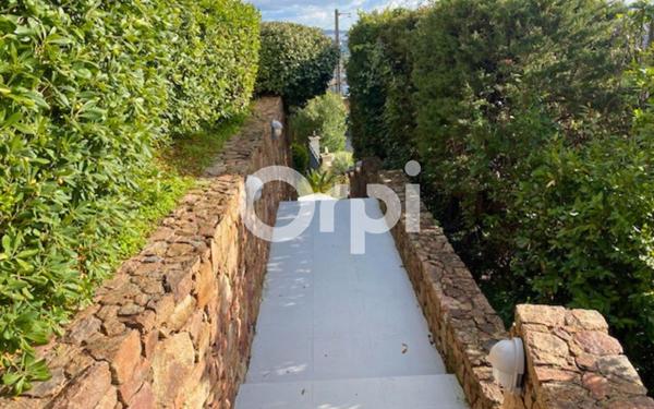 Maison à vendre    4 pièces • 118,04 m2 Mandelieu-la-Napoule