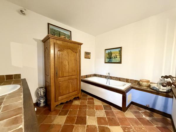 Vente                                                      Maison
                        
                     8 pièces                      280 m2                     à La Ferté-sous-Jouarre