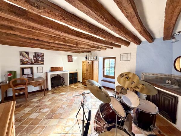 Vente                                                      Maison
                        
                     8 pièces                      280 m2                     à La Ferté-sous-Jouarre