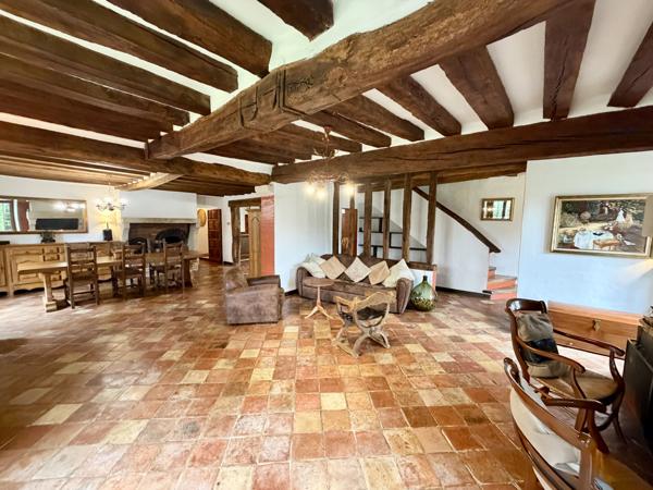 Vente                                                      Maison
                        
                     8 pièces                      280 m2                     à La Ferté-sous-Jouarre