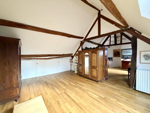 Vente                                                      Maison
                        
                     8 pièces                      280 m2                     à La Ferté-sous-Jouarre