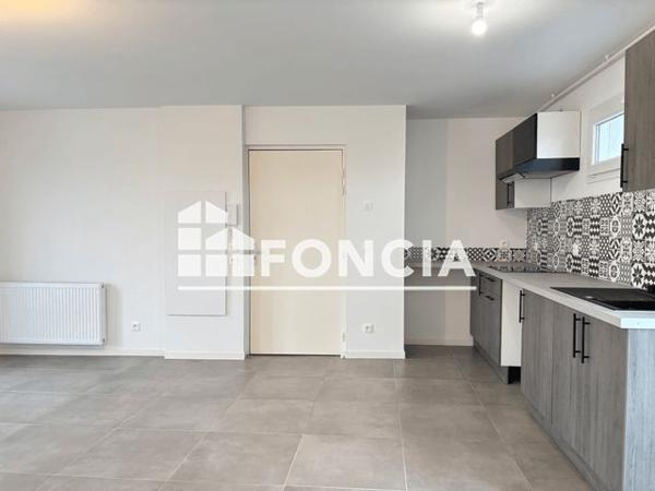 Location Appartement 2 pièces 42 m² - 3 RUE DES ECOLES Angerville 91670