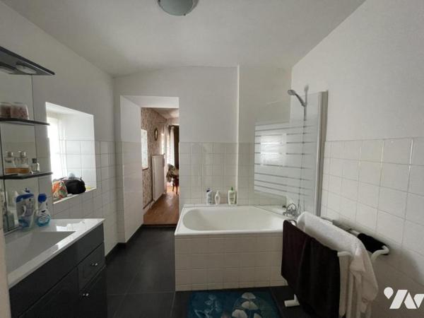 Maison d'habitation offrant environ 135 m² habitables sur une parcelle de 1193 m².