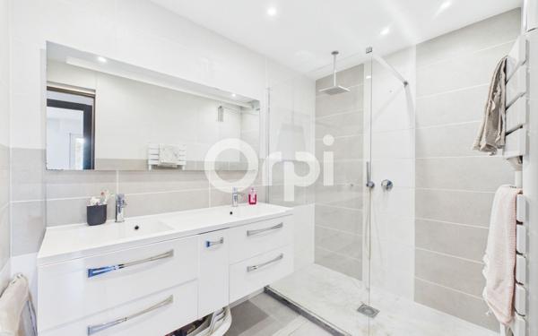 Appartement à vendre    3 pièces • 81 m2 Mandelieu-la-Napoule
