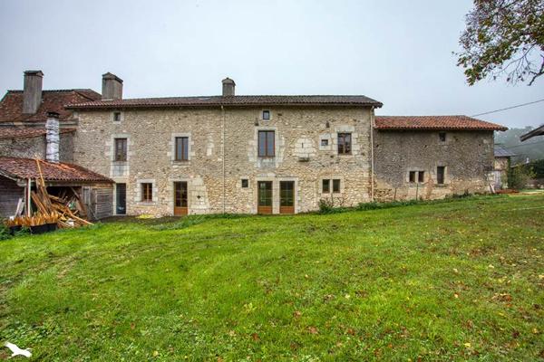 Maison à vendre |  Jaure |  13 pièces | 350 m²