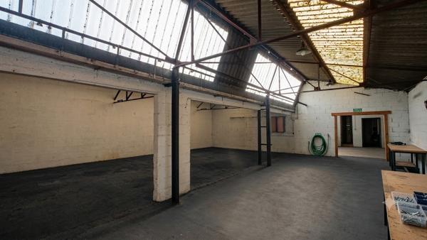 Entrepôt 4 pièces à vendre Châtellerault - 86100 / Réf: 12042